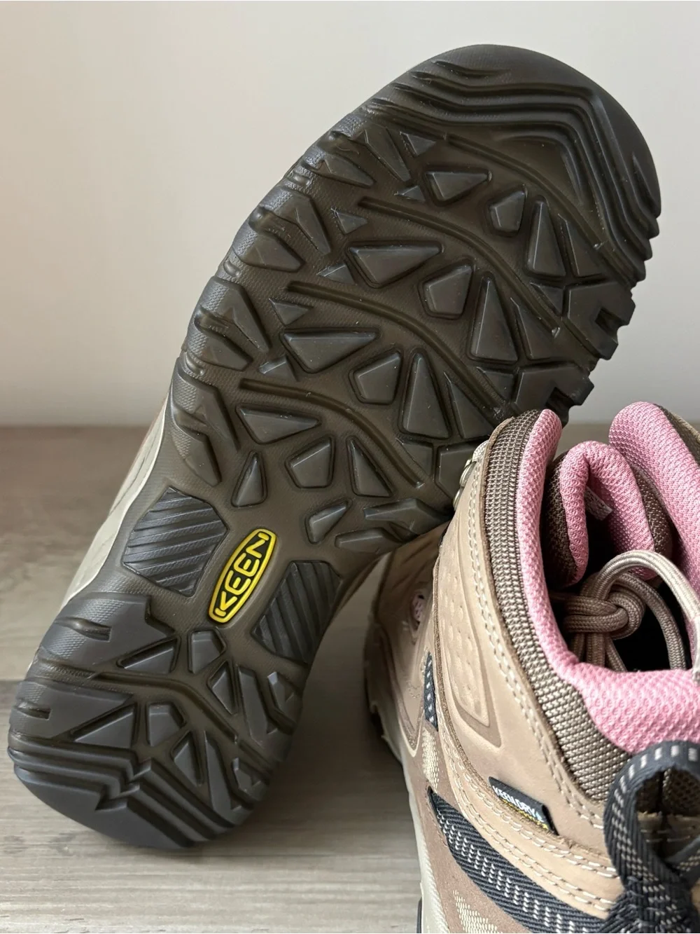 KEEN Targhee IV Mid Waterproof  Women’s Hiking Boots US 9 Brindle/Rose NEW